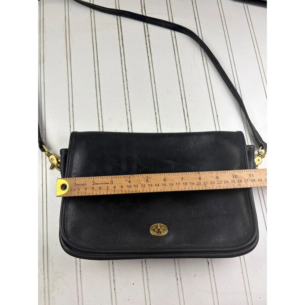 Coach Vintage Y2K Convertible Clutch Leather Turnlock Crossbody Bag Purse